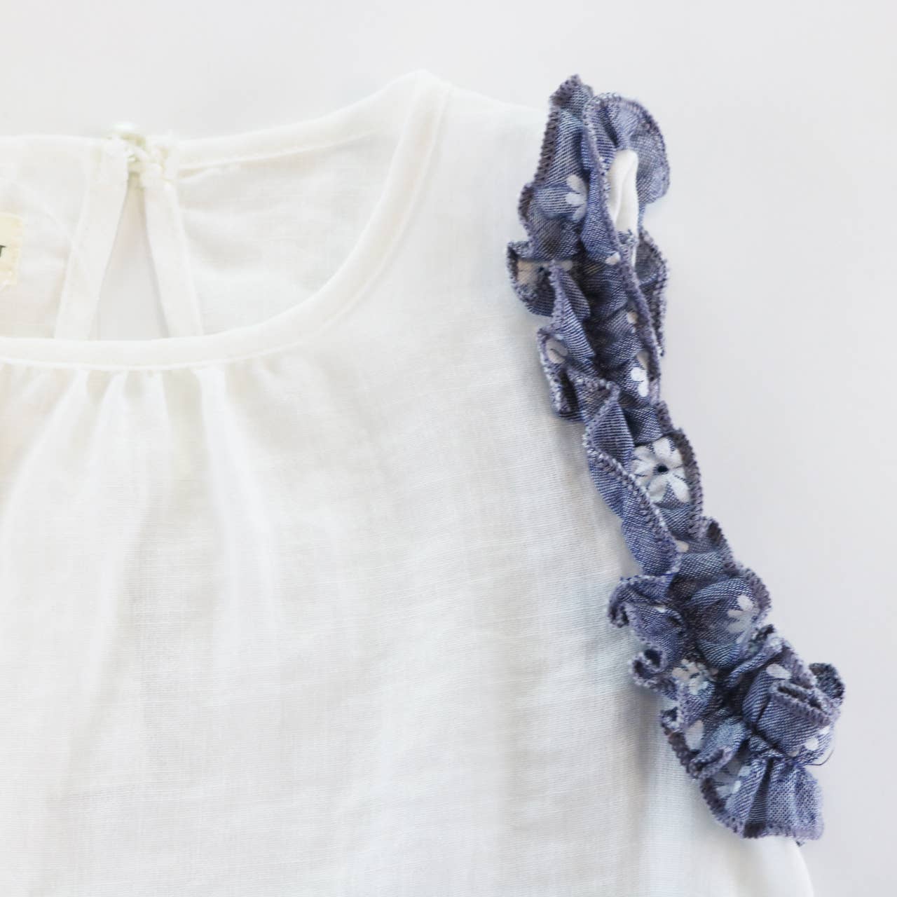 WHITE Contrast Floral Trims Top